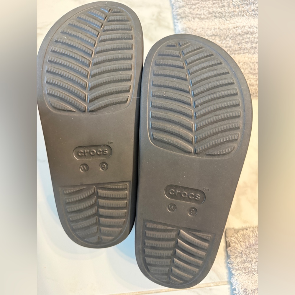 CROCS Women's Black Platform Clogs - Picture 3 of 4